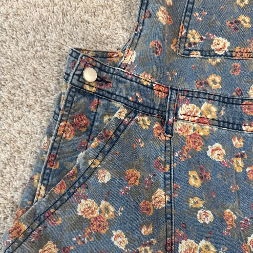 🌼 Blue Velvet Floral Wide Leg Denim Overalls – Size Small – NWT - Picture 6 of 12